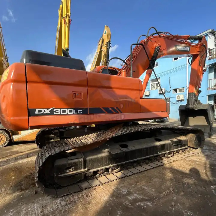 Used Machinery Doosan300 dx300lc Hydraulic Crawler Backhoe Digger 30ton Used Excavator Doosan DX300LC - Crawler excavator: picture 1 Used Machinery Doosan300 dx300lc Hydraulic Crawler Backhoe Digger 30ton Used Excavator Doosan DX300LC - Crawler excavator: picture 1