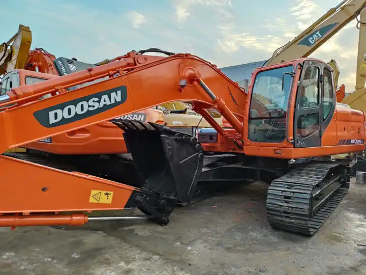 Used excavator Doosan DX60 with excellent working condition on sale Used Doosan DX60 excavator, Doosan DX60 mini excavators - Crawler excavator: picture 2 Used excavator Doosan DX60 with excellent working condition on sale Used Doosan DX60 excavator, Doosan DX60 mini excavators - Crawler excavator: picture 2