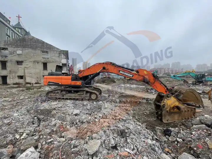 High quality Used Doosan excavator DX520LC-9C in good condition for sale - Crawler excavator: picture 3 High quality Used Doosan excavator DX520LC-9C in good condition for sale - Crawler excavator: picture 3