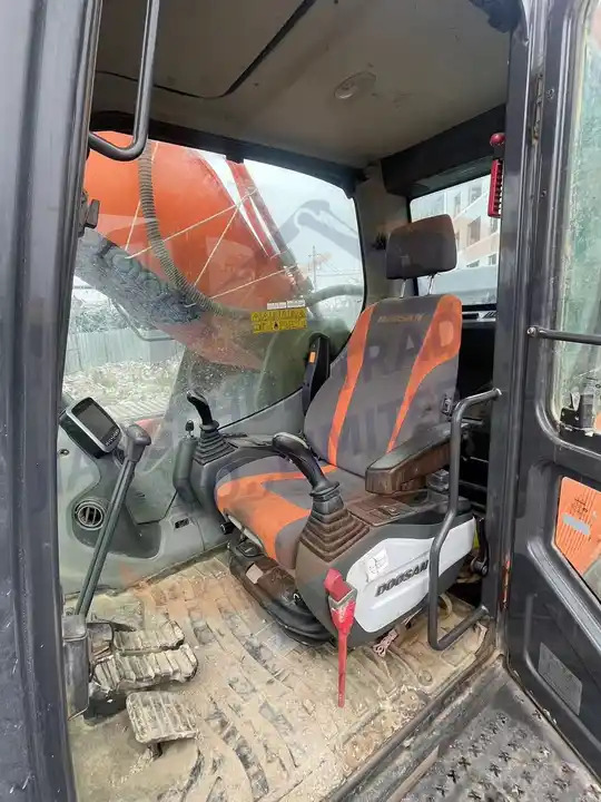 Crawler excavator low price Used Doosan excavator DX520LC-9C in good condition for sale: picture 6