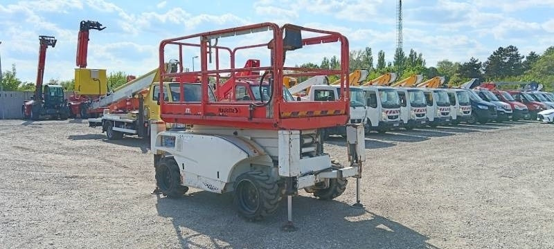 Haulotte Compact 10 DX - 4x4 - 10m - diesel - Scissor lift: picture 1 Haulotte Compact 10 DX - 4x4 - 10m - diesel - Scissor lift: picture 1