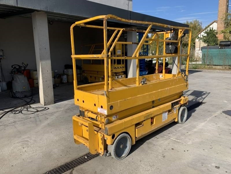 Haulotte Compact 8 - 8m, electric  - Scissor lift: picture 2 Haulotte Compact 8 - 8m, electric  - Scissor lift: picture 2