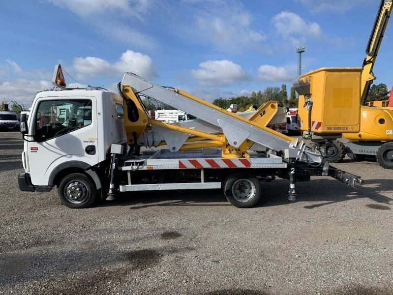 Renault Maxity Multitel MX200 - 20 m - Truck mounted aerial platform: picture 5 Renault Maxity Multitel MX200 - 20 m - Truck mounted aerial platform: picture 5