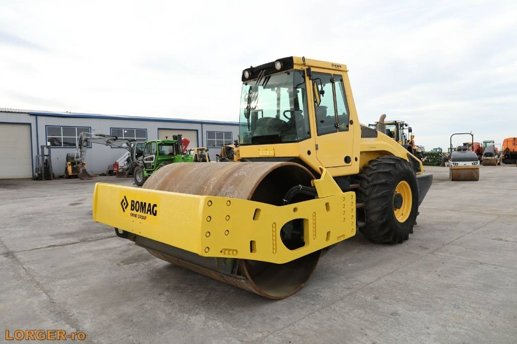 Bomag BW 216 D H-4 - Compactor: picture 1 Bomag BW 216 D H-4 - Compactor: picture 1