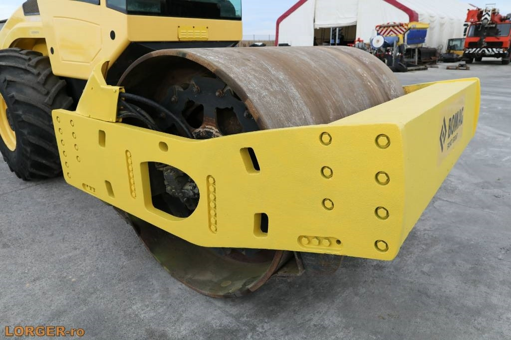 Bomag BW 216 D H-4 - Compactor: picture 5 Bomag BW 216 D H-4 - Compactor: picture 5
