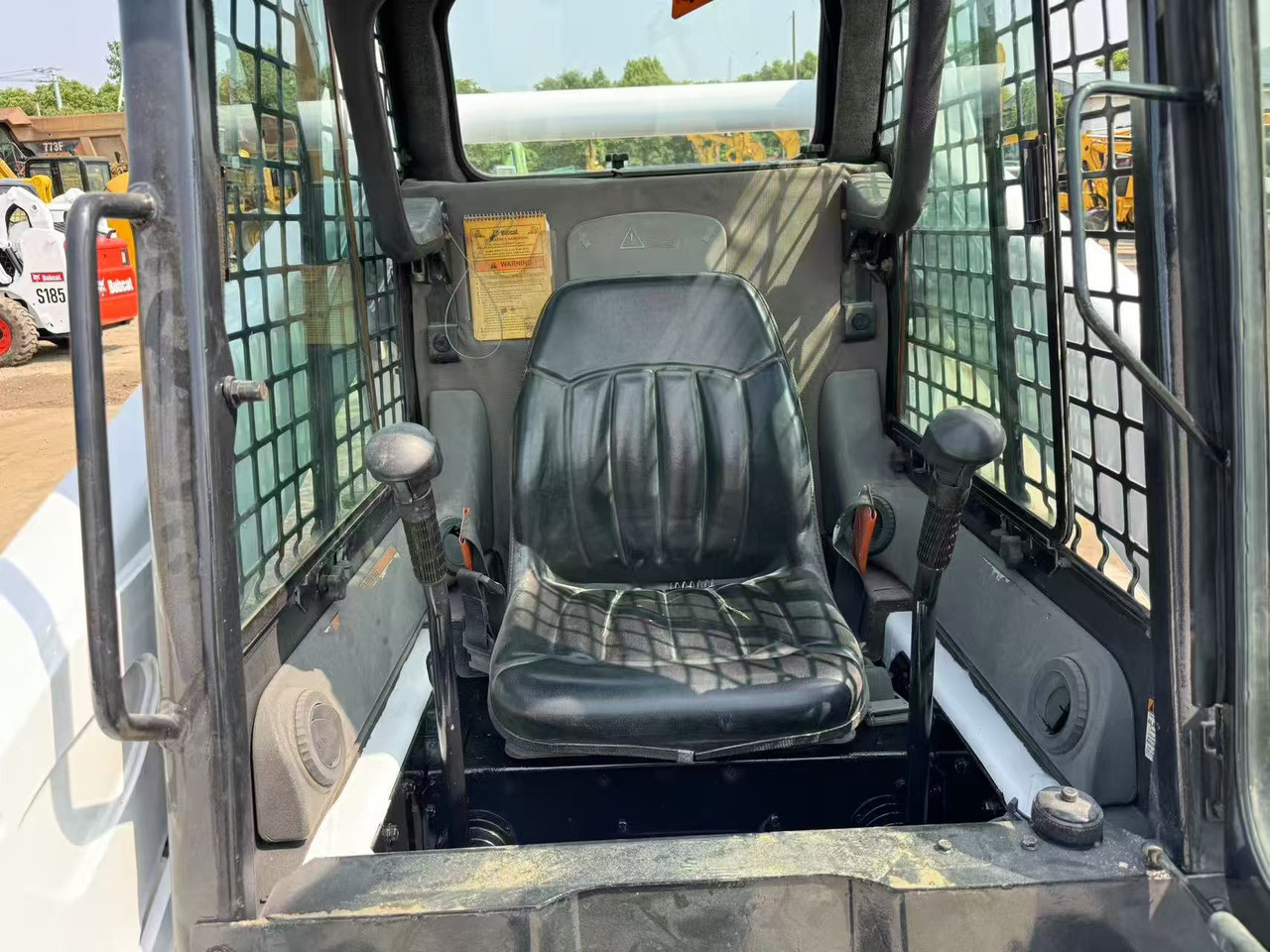 BOBCAT - Skid steer loader: picture 4 BOBCAT - Skid steer loader: picture 4