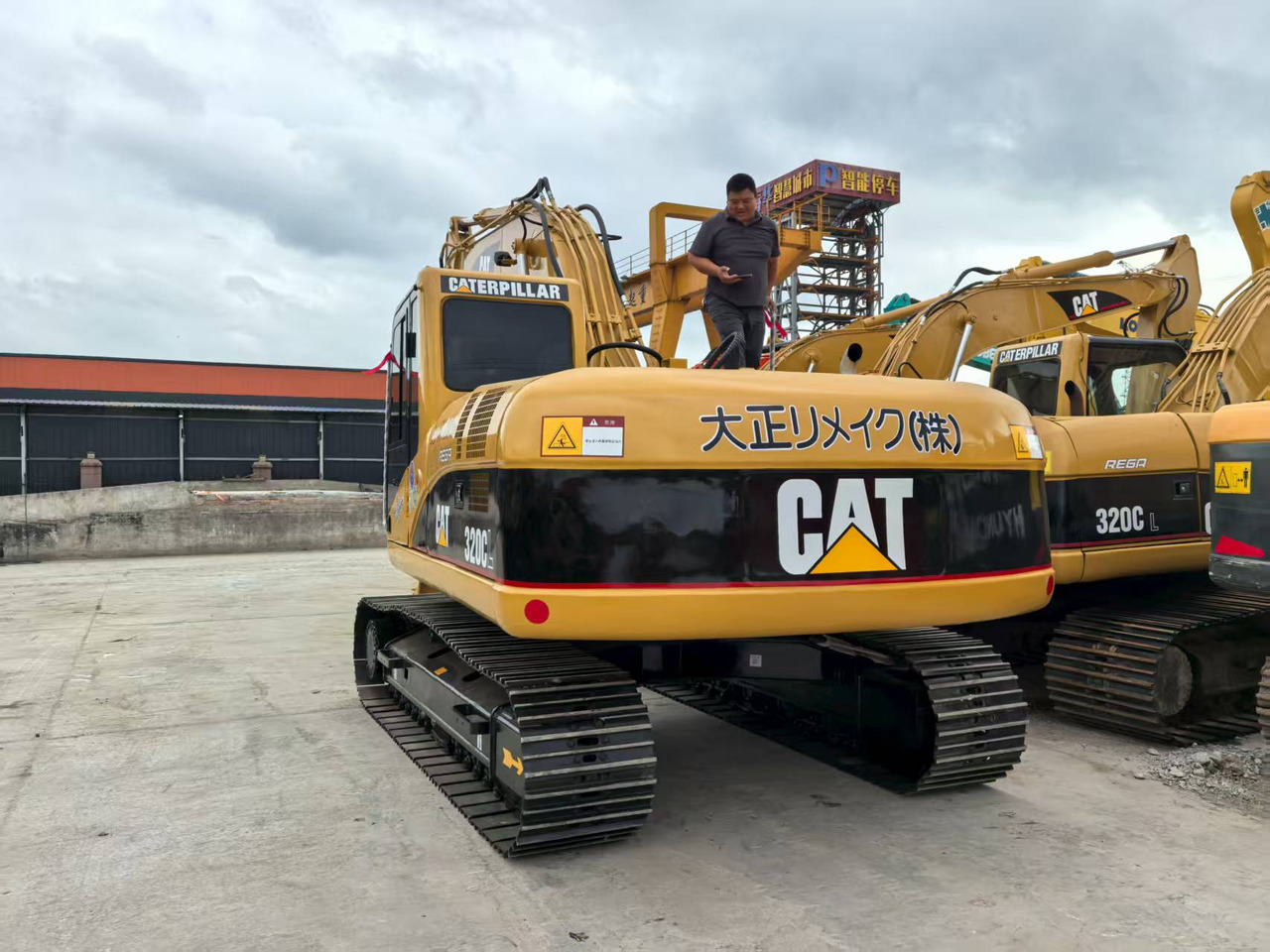 CATERPILLAR 320c - Crawler excavator: picture 2 CATERPILLAR 320c - Crawler excavator: picture 2