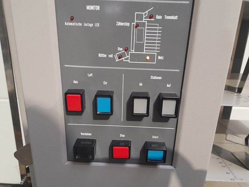 Horizon AC-8000 S | collator | 8 stations | 1992 - Printing machinery: picture 3 Horizon AC-8000 S | collator | 8 stations | 1992 - Printing machinery: picture 3