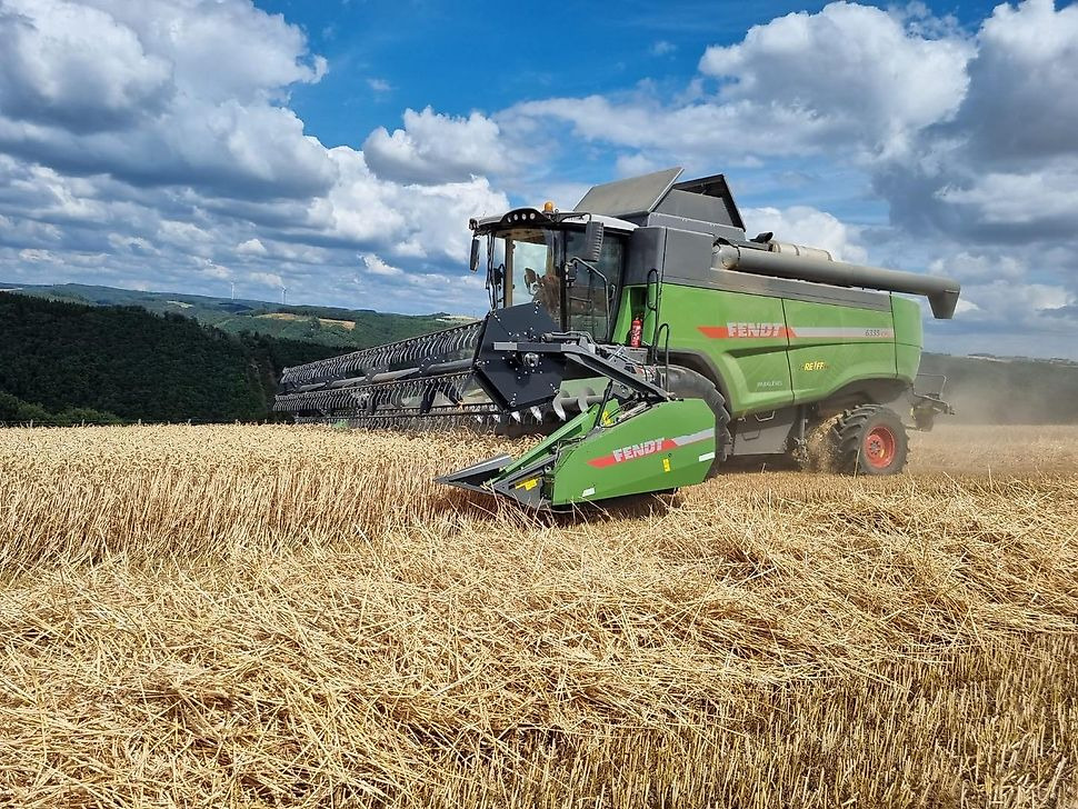 J.Reiff Sarl
Herr Stefan Neukirch - 77 Z.I in den - Combine harvester: picture 5 J.Reiff Sarl
Herr Stefan Neukirch - 77 Z.I in den - Combine harvester: picture 5