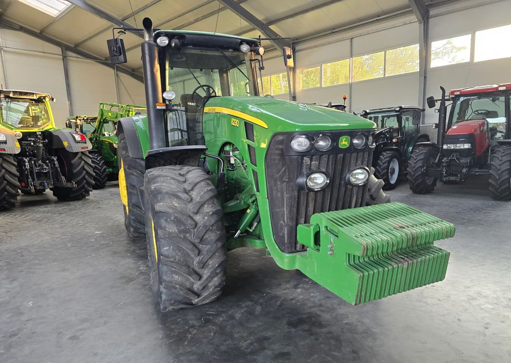 John Deere 8230 - Farm tractor: picture 2 John Deere 8230 - Farm tractor: picture 2