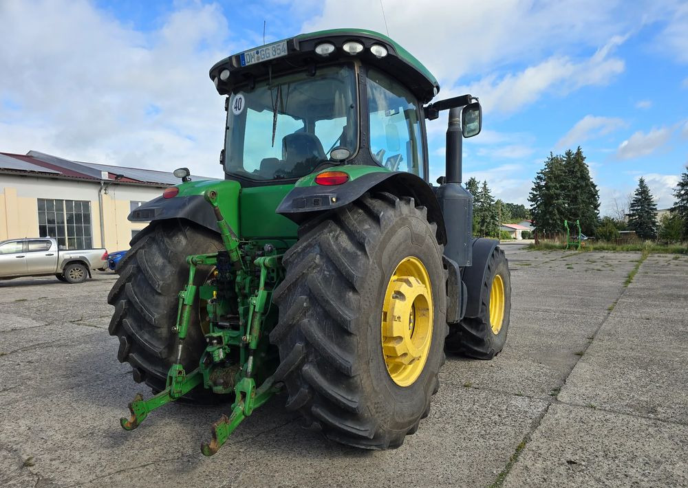 John Deere 8260R - Farm tractor: picture 5 John Deere 8260R - Farm tractor: picture 5
