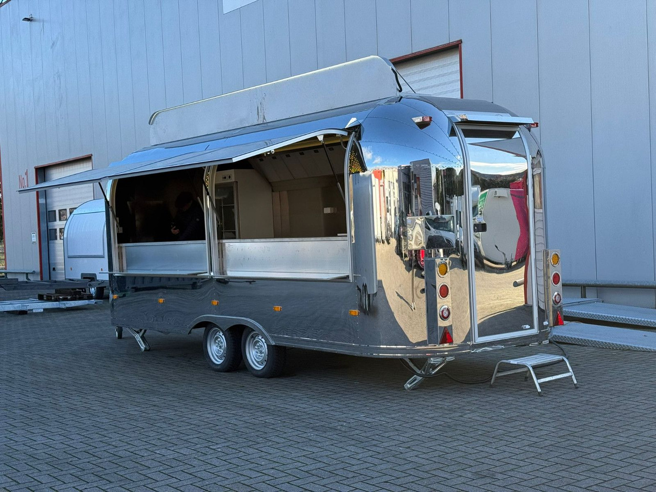 Esselmann Delistar Foodtruck 6000 ähn. Airstream - Vending trailer: picture 3 Esselmann Delistar Foodtruck 6000 ähn. Airstream - Vending trailer: picture 3