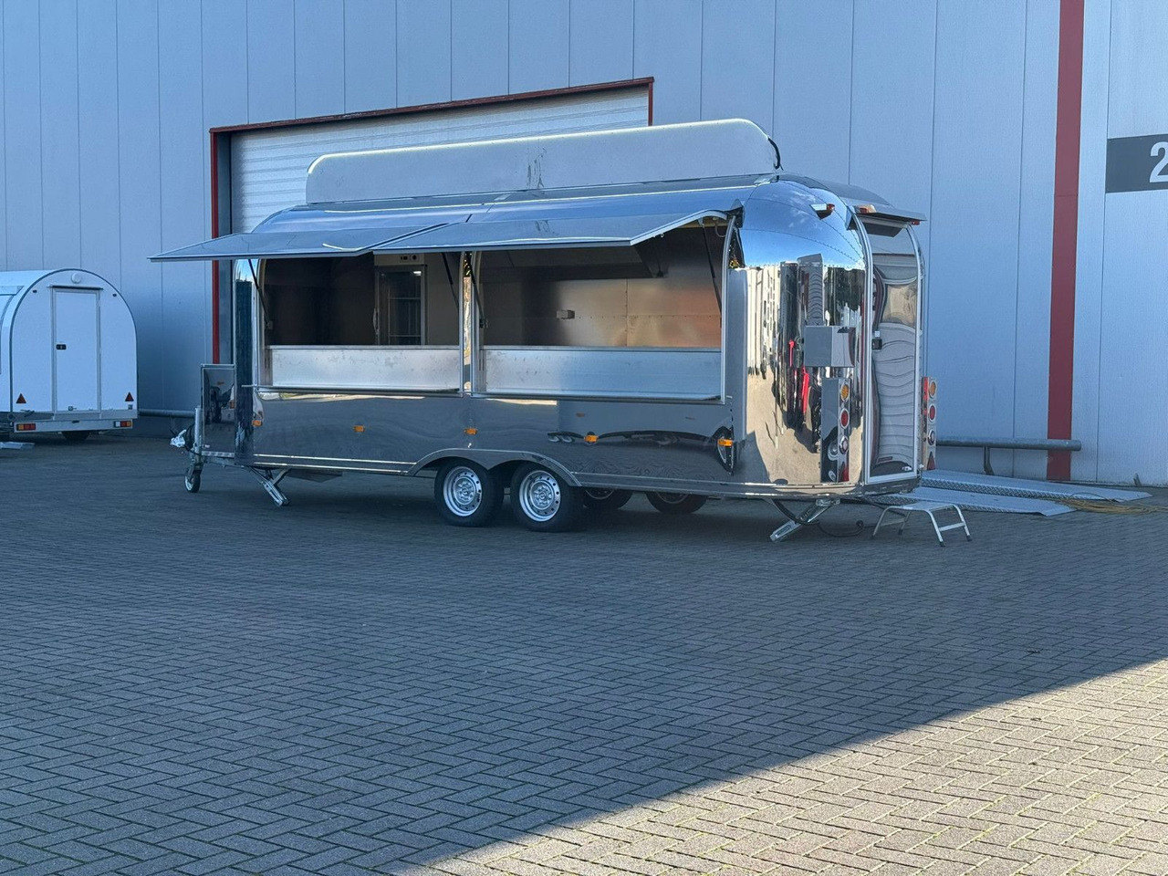 Esselmann Delistar Foodtruck 6000 ähn. Airstream - Vending trailer: picture 1 Esselmann Delistar Foodtruck 6000 ähn. Airstream - Vending trailer: picture 1
