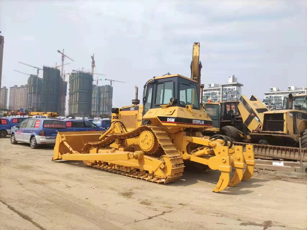 CAT D6M - Bulldozer: picture 2 CAT D6M - Bulldozer: picture 2