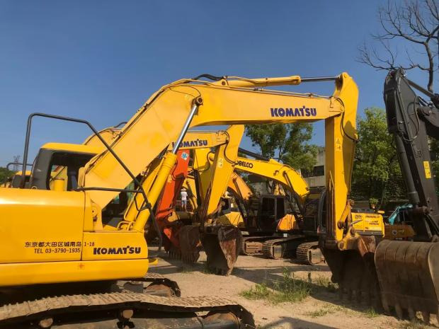 Komatsu pc220 - Crawler excavator: picture 5 Komatsu pc220 - Crawler excavator: picture 5