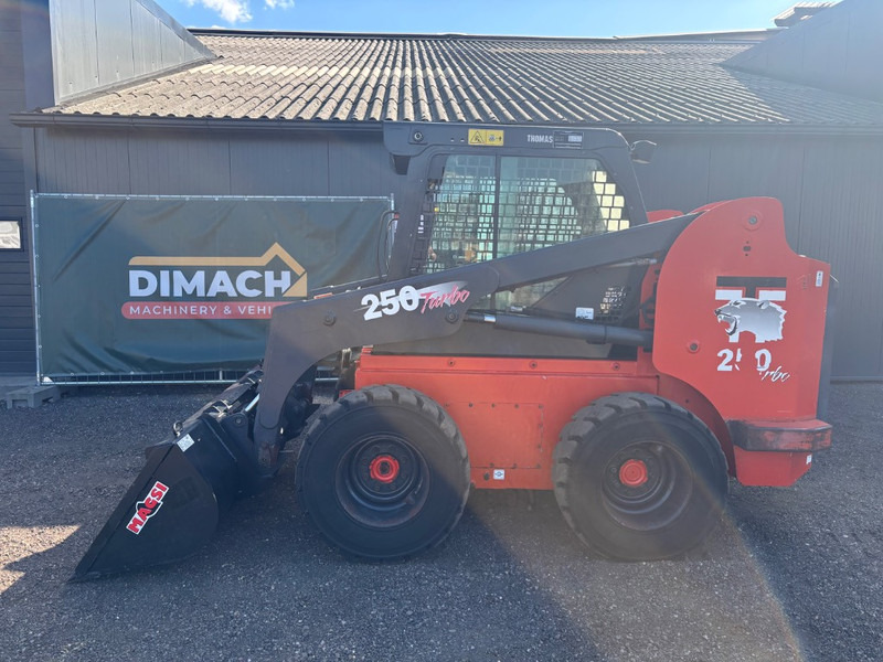 Thomas 250 new bucket! TOP!! 3600 kilo - Skid steer loader: picture 1 Thomas 250 new bucket! TOP!! 3600 kilo - Skid steer loader: picture 1