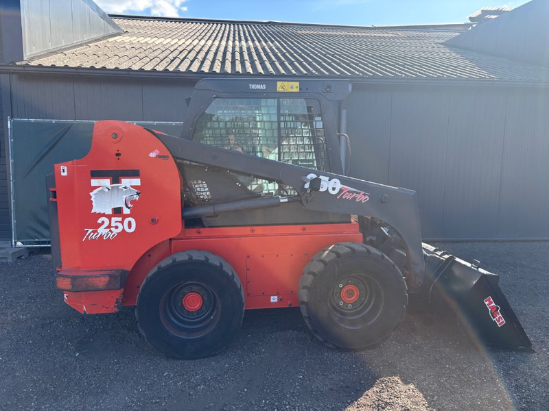 Thomas 250 new bucket! TOP!! 3600 kilo - Skid steer loader: picture 2 Thomas 250 new bucket! TOP!! 3600 kilo - Skid steer loader: picture 2