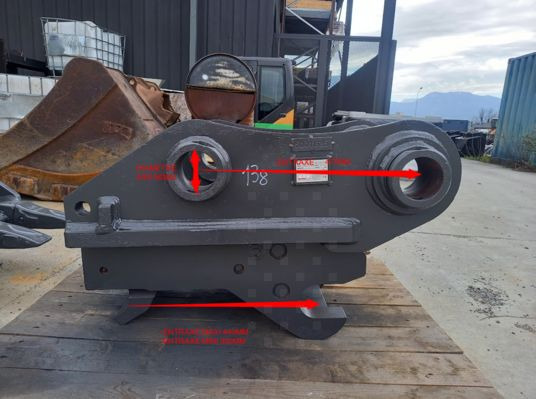 Attache hydraulique et godet 900 mm renforcé - Bucket: picture 1 Attache hydraulique et godet 900 mm renforcé - Bucket: picture 1