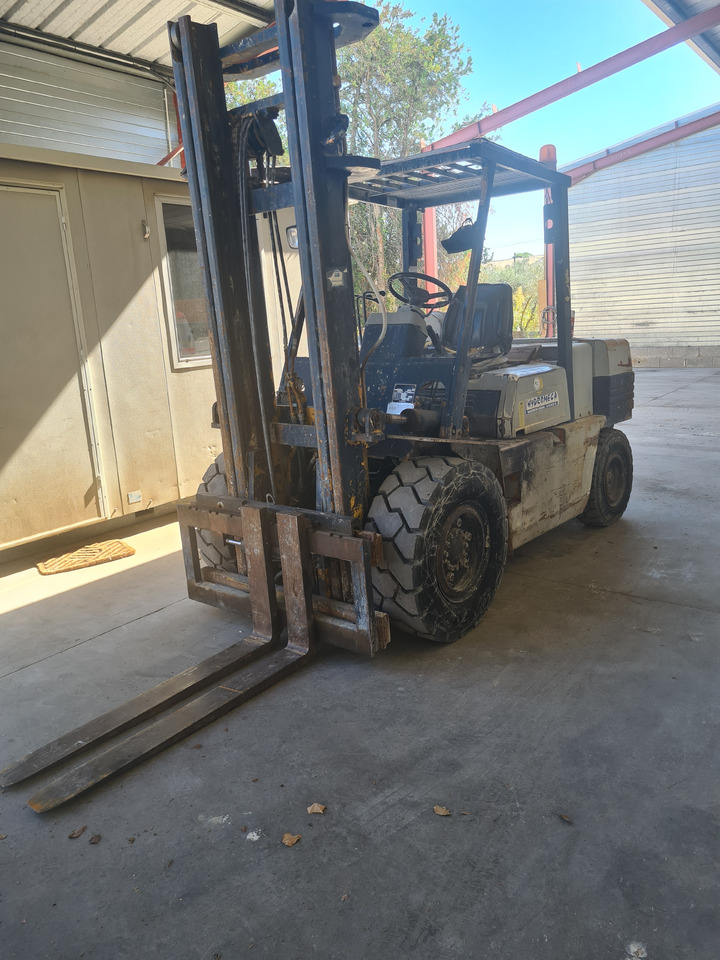 KOMATSU FD40-4 - Material handling equipment: picture 4 KOMATSU FD40-4 - Material handling equipment: picture 4