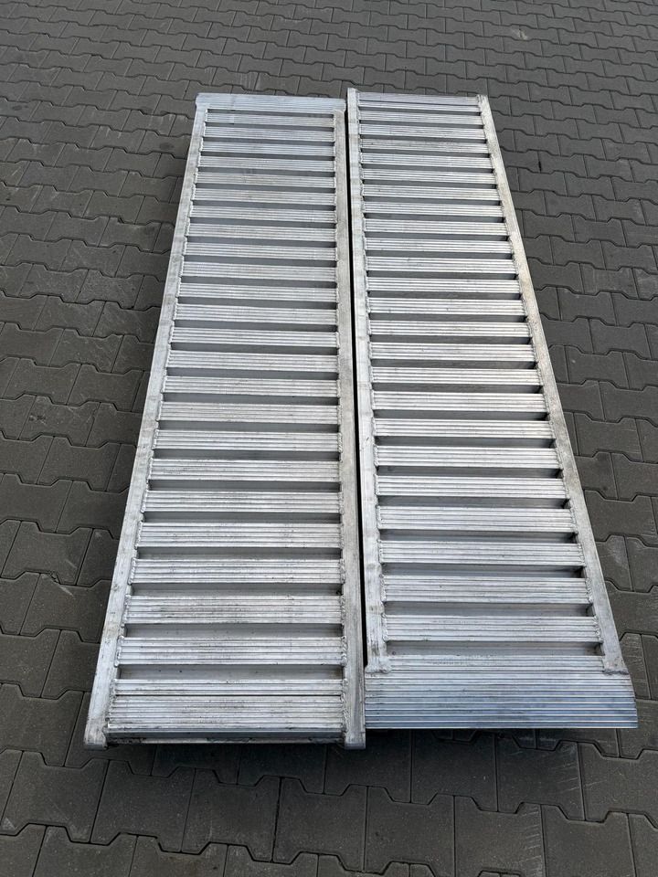 - Loading ramp: picture 2 - Loading ramp: picture 2