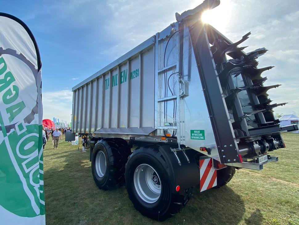 Auto-Agro Miststreuer / Manure spreader / Epandeur à fumier / Rimorchio spandiconcime / Разбрасыватель органических удобрений / Rozrzutnik obornika Tandem N268 - Manure spreader: picture 2 Auto-Agro Miststreuer / Manure spreader / Epandeur à fumier / Rimorchio spandiconcime / Разбрасыватель органических удобрений / Rozrzutnik obornika Tandem N268 - Manure spreader: picture 2