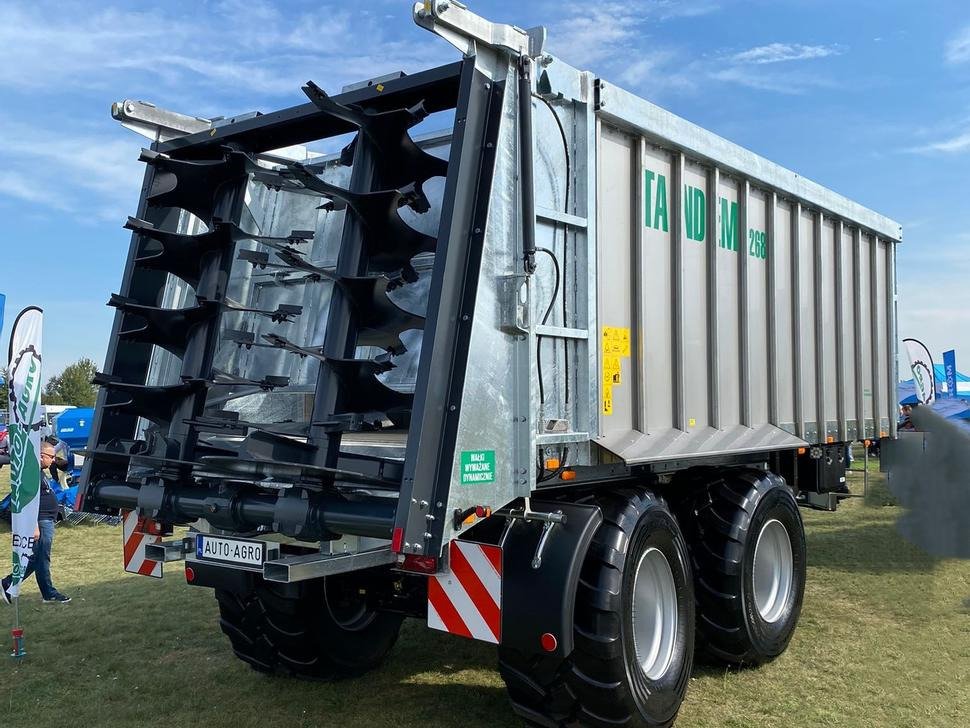 Auto-Agro Miststreuer / Manure spreader / Epandeur à fumier / Rimorchio spandiconcime / Разбрасыватель органических удобрений / Rozrzutnik obornika Tandem N268 - Manure spreader: picture 1 Auto-Agro Miststreuer / Manure spreader / Epandeur à fumier / Rimorchio spandiconcime / Разбрасыватель органических удобрений / Rozrzutnik obornika Tandem N268 - Manure spreader: picture 1
