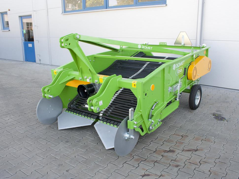 Bomet Siebkettenroder / Potato digger / Arracheuse de pomme de terre / Scavapatate / Cavador de patatas / 2-рядная картофелекопалка / Kopaczka do ziemniaków - Potato harvester: picture 5 Bomet Siebkettenroder / Potato digger / Arracheuse de pomme de terre / Scavapatate / Cavador de patatas / 2-рядная картофелекопалка / Kopaczka do ziemniaków - Potato harvester: picture 5