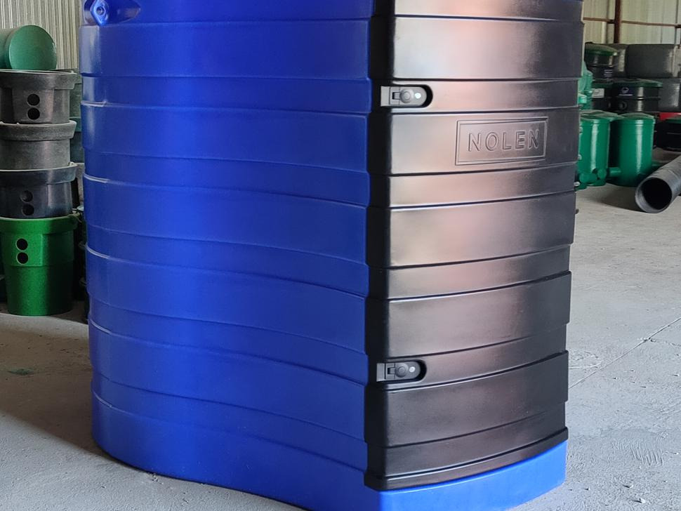 DC AdBlue-Behälter / AdBlue tank / Cuve à AdBlue / Serbatoio / Depósito / Бак для AdBlue / Zbiornik AdBlue 1500 l - Storage tank: picture 2 DC AdBlue-Behälter / AdBlue tank / Cuve à AdBlue / Serbatoio / Depósito / Бак для AdBlue / Zbiornik AdBlue 1500 l - Storage tank: picture 2