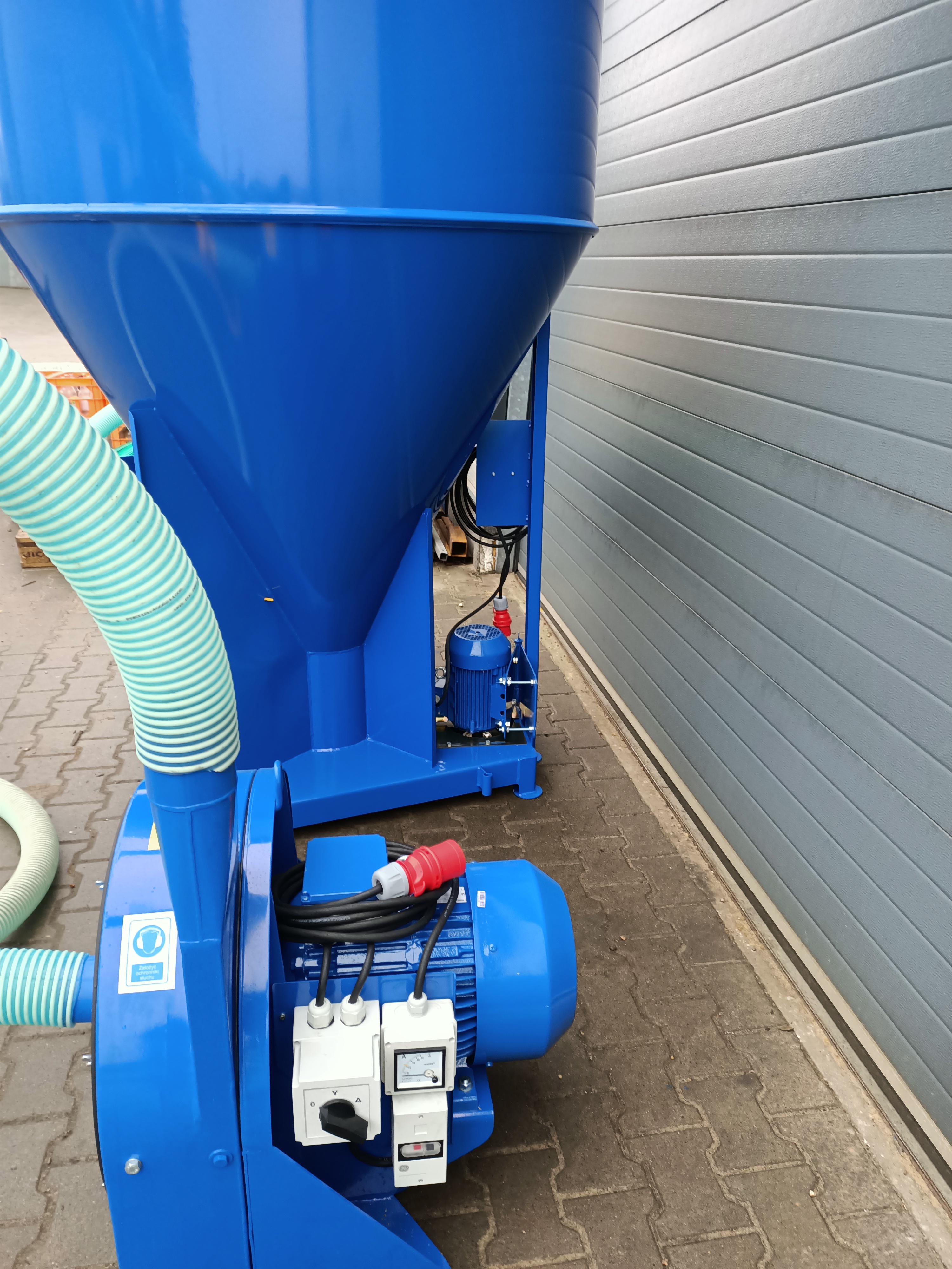 New Livestock equipment Dozamech Getreidemischanlage / Feed mixer / Melangeuse de fourrage / Miscelatore di mangime / Кормосмеситель / Mieszalnik H-033/2 1000 kg: picture 16
