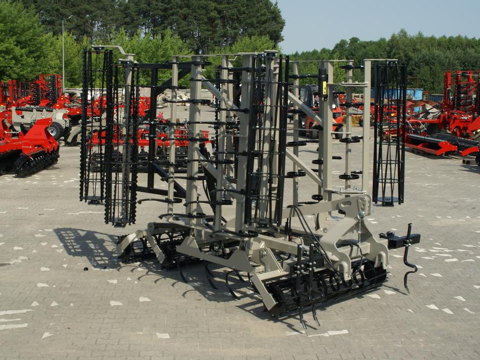 ROLEX Saatbettkombination / Hydraulically cultivator / Vibroculteur / Aggregato di coltivazione / Почвообрабатывающий гидравлический складывающийся агрегат / Agregat uprawowy hydraulicznie składany - Cultivator: picture 2 ROLEX Saatbettkombination / Hydraulically cultivator / Vibroculteur / Aggregato di coltivazione / Почвообрабатывающий гидравлический складывающийся агрегат / Agregat uprawowy hydraulicznie składany - Cultivator: picture 2