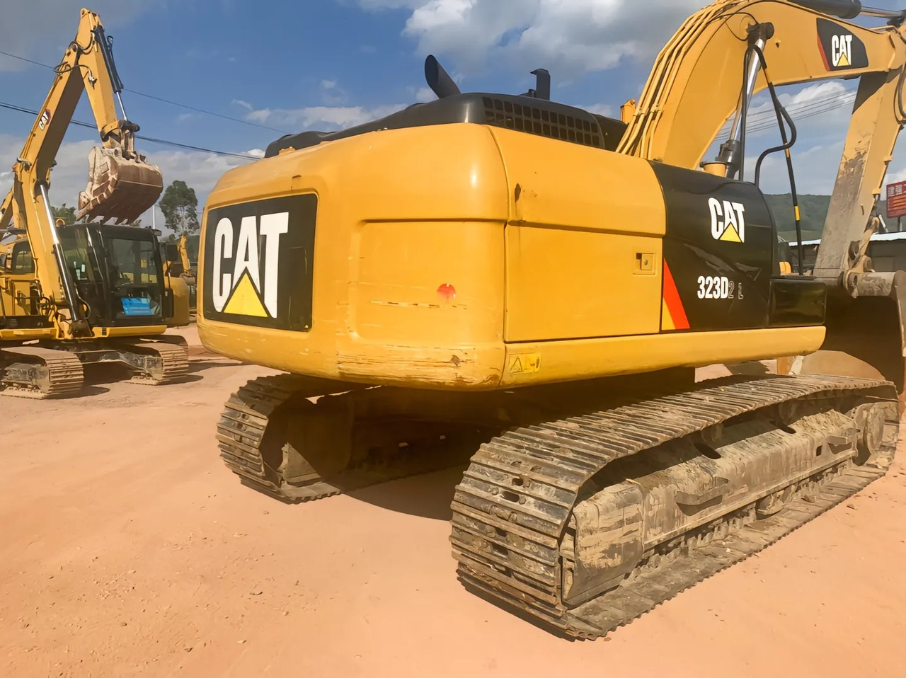 CATERPILLAR 323D2L - Crawler excavator: picture 5 CATERPILLAR 323D2L - Crawler excavator: picture 5