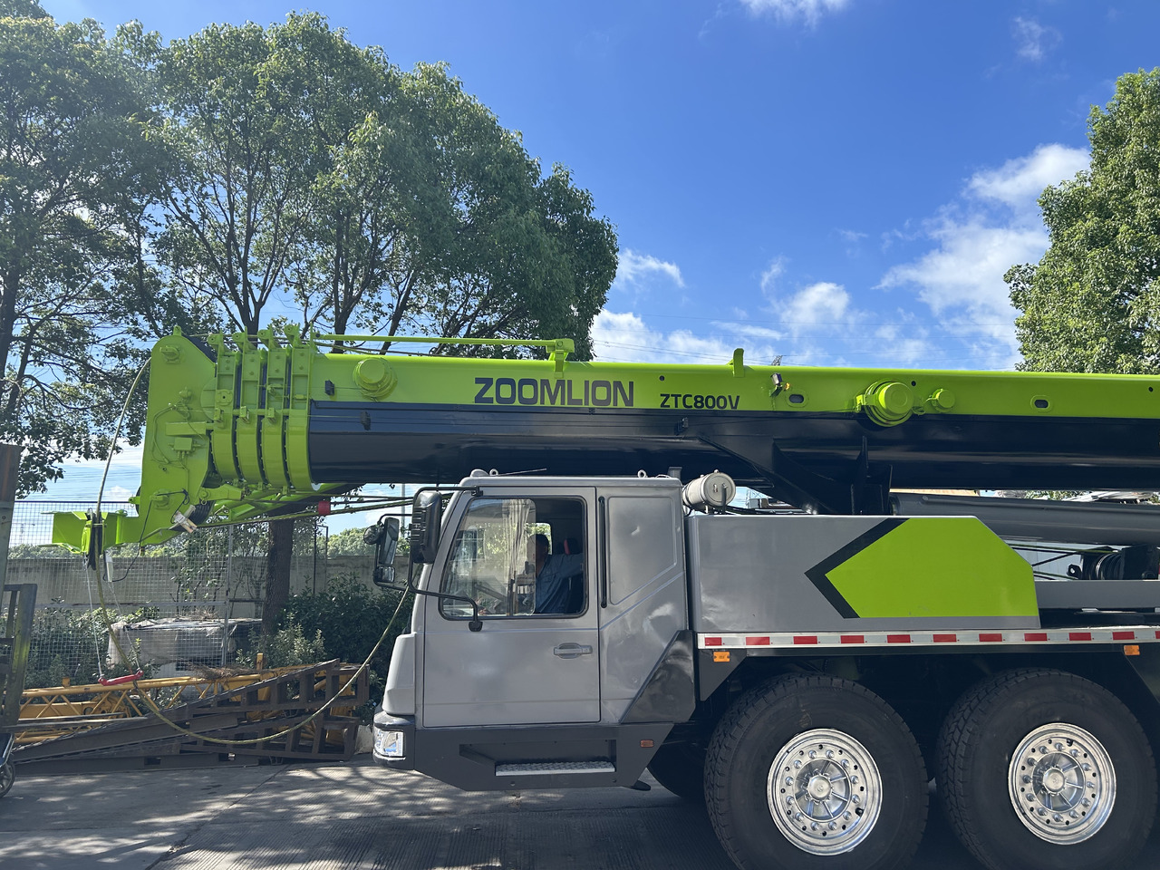 ZOOMLION HOT OFFER! High-quality ZOOMLION ZTC800V - Mobile crane: picture 1 ZOOMLION HOT OFFER! High-quality ZOOMLION ZTC800V - Mobile crane: picture 1