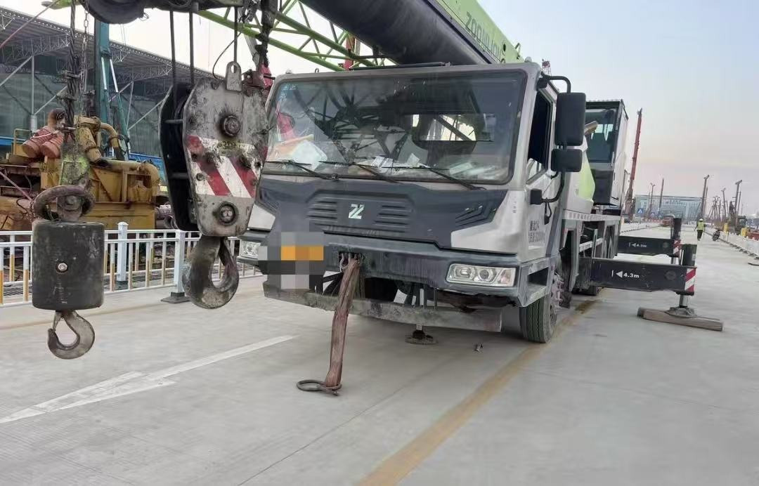 ZOOMLION ZTC300V - Mobile crane: picture 3 ZOOMLION ZTC300V - Mobile crane: picture 3