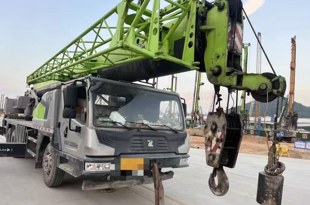ZOOMLION ZTC300V - Mobile crane: picture 1 ZOOMLION ZTC300V - Mobile crane: picture 1