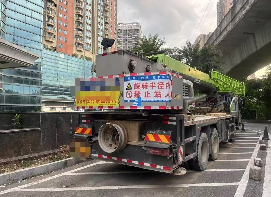 ZOOMLION ZTC300V - Mobile crane: picture 4 ZOOMLION ZTC300V - Mobile crane: picture 4