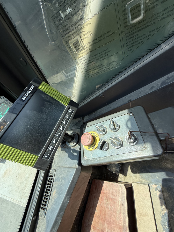 ZOOMLION ZTC801V - Mobile crane: picture 2 ZOOMLION ZTC801V - Mobile crane: picture 2