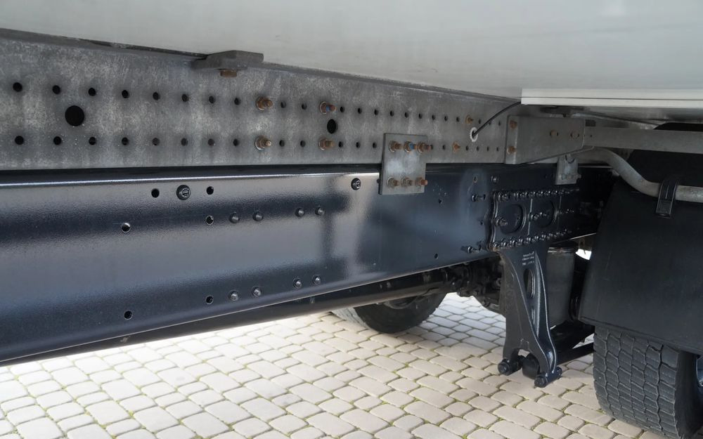 Refrigerator truck MAN TGM 18.250 EURO 6 CHŁODNIA KONTENER 7.50 m 275 TYS KM: picture 10 Refrigerator truck MAN TGM 18.250 EURO 6 CHŁODNIA KONTENER 7.50 m 275 TYS KM: picture 10