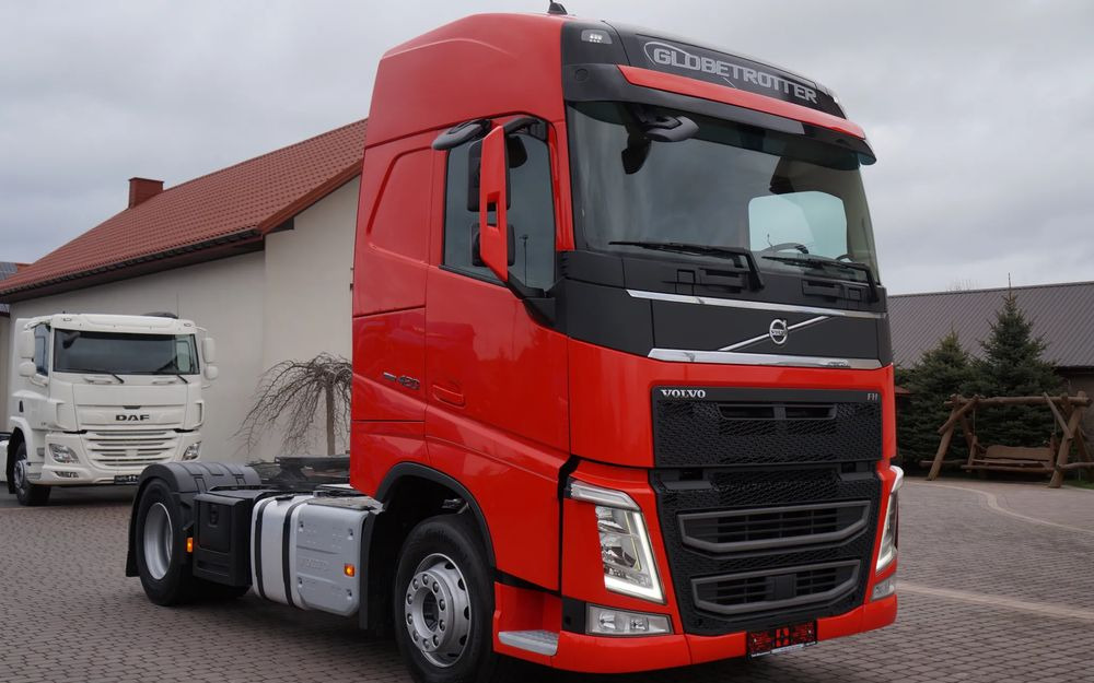 Volvo FH 4 EURO 6 GLOBETROTTER NISKI PRZEBIEG PEŁEN SERWIS - Tractor unit: picture 3 Volvo FH 4 EURO 6 GLOBETROTTER NISKI PRZEBIEG PEŁEN SERWIS - Tractor unit: picture 3