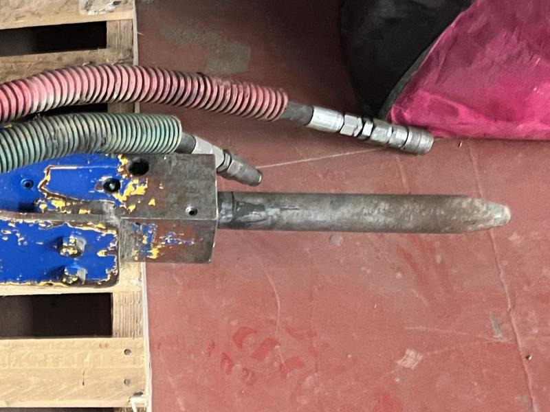 ARDEN AB0082 BRH Brise roche hydraulique - 1 à 3T - Hydraulic hammer: picture 4 ARDEN AB0082 BRH Brise roche hydraulique - 1 à 3T - Hydraulic hammer: picture 4