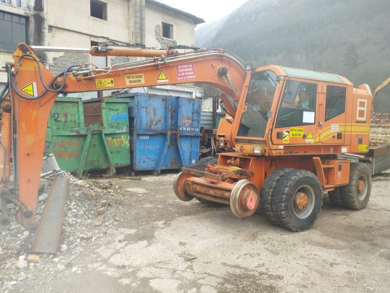 CASE Pelle Rail Route (PRIX POSSIBLE POUR LE LOT) - Wheel excavator: picture 3 CASE Pelle Rail Route (PRIX POSSIBLE POUR LE LOT) - Wheel excavator: picture 3