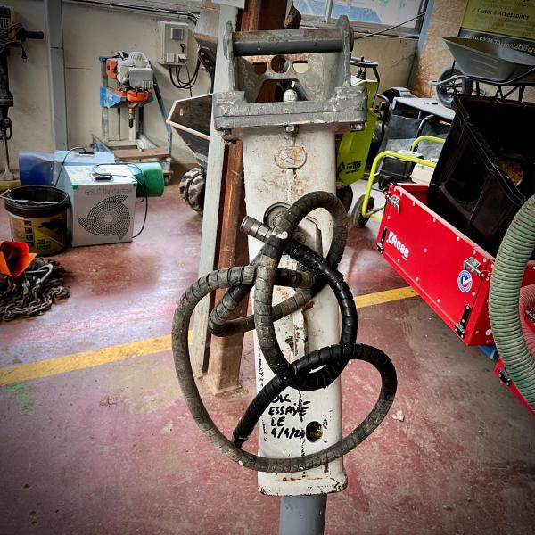 Marteau brise roche hydraulique BRH pour pelle 2 a 4T - Hydraulic hammer: picture 4 Marteau brise roche hydraulique BRH pour pelle 2 a 4T - Hydraulic hammer: picture 4