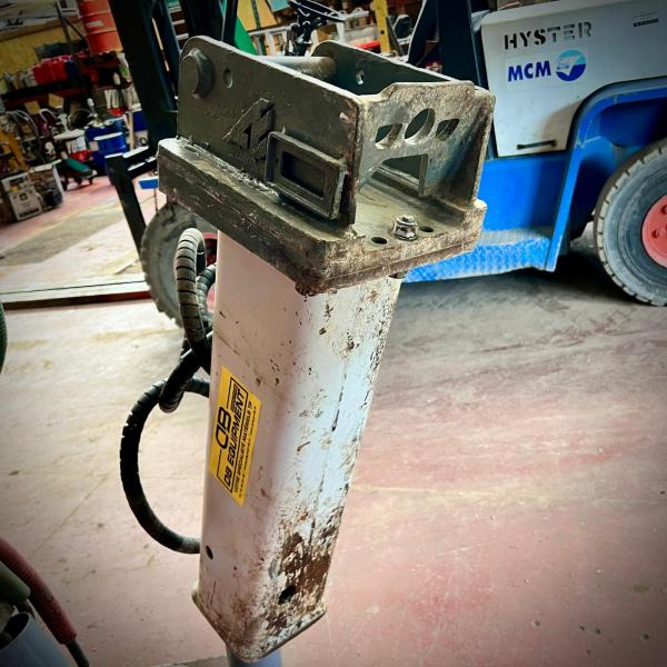 Marteau brise roche hydraulique BRH pour pelle 2 a 4T - Hydraulic hammer: picture 2 Marteau brise roche hydraulique BRH pour pelle 2 a 4T - Hydraulic hammer: picture 2