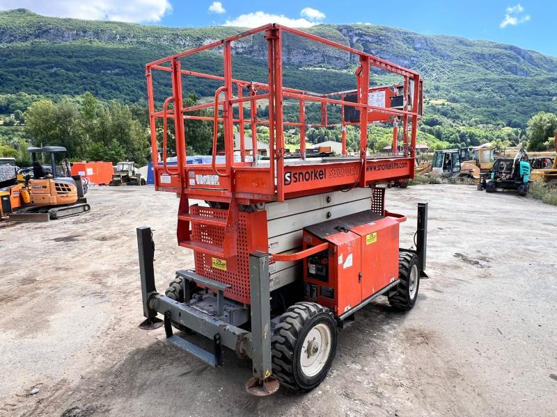 Snorkel S3370RT NACELLE CISEAUX 12M 4X4 DIESEL - Scissor lift: picture 5 Snorkel S3370RT NACELLE CISEAUX 12M 4X4 DIESEL - Scissor lift: picture 5