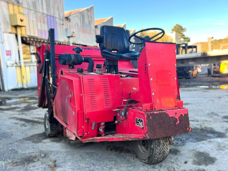 YNO 135-3 VEH Balayeuse diesel - Road sweeper: picture 2 YNO 135-3 VEH Balayeuse diesel - Road sweeper: picture 2