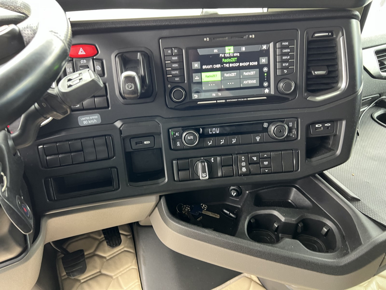 Truck SCANIA S450: picture 34