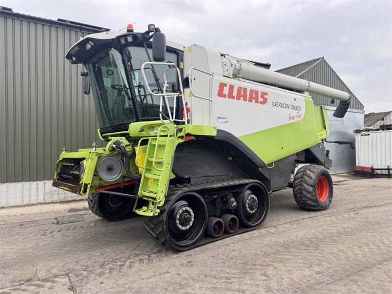 Claas Lexion 580TT c/w 30ft Vario Header - Harvester attachment: picture 1 Claas Lexion 580TT c/w 30ft Vario Header - Harvester attachment: picture 1