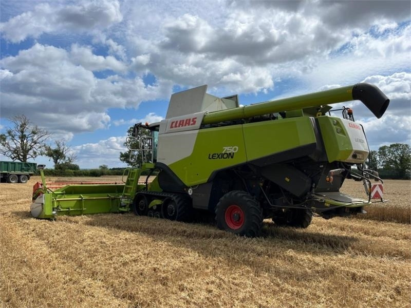 Claas Lexion 750TT APS Hybrid c/w V90 - Harvester attachment: picture 2 Claas Lexion 750TT APS Hybrid c/w V90 - Harvester attachment: picture 2