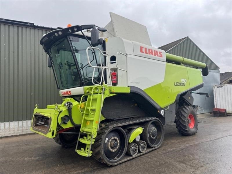 Claas Lexion 750TT APS Hybrid c/w V900 Header **Video Be - Harvester attachment: picture 5 Claas Lexion 750TT APS Hybrid c/w V900 Header **Video Be - Harvester attachment: picture 5