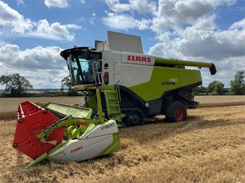 Claas Lexion 750TT APS Hybrid c/w V900 Header **Video Be - Harvester attachment: picture 1 Claas Lexion 750TT APS Hybrid c/w V900 Header **Video Be - Harvester attachment: picture 1
