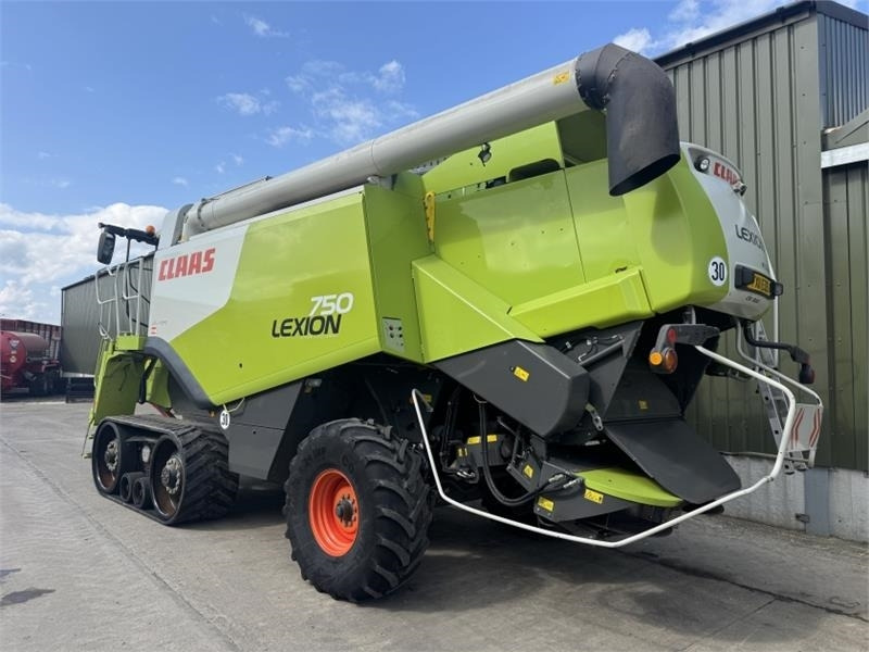 Claas Lexion 750TT APS Hybrid c/w V900 - Harvester attachment: picture 2 Claas Lexion 750TT APS Hybrid c/w V900 - Harvester attachment: picture 2
